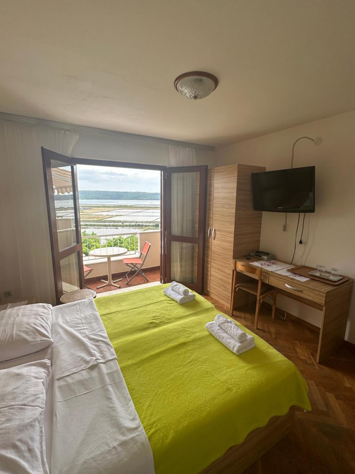 בפורטורוז Rooms And Apartments Roza מראה חיצוני תמונה